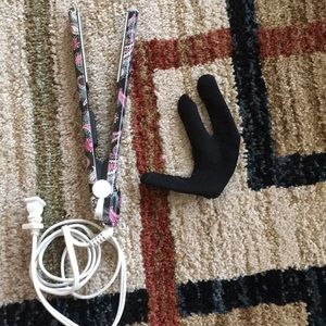 Straightening/ Flat Iron w/Paisley Print!